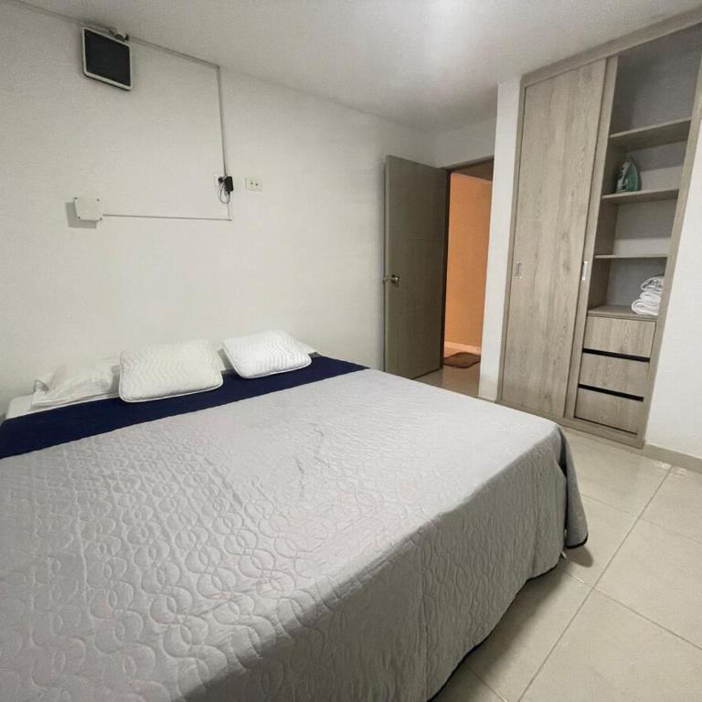 Lujoso Apto al Oriente con aire, piso 1 - Apartamento de 2 dormitorios - 8