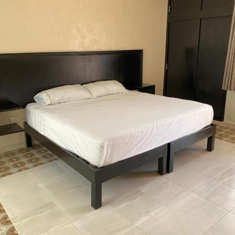 Hospedaje Dzipil - Double Room with Private Bathroom - 10