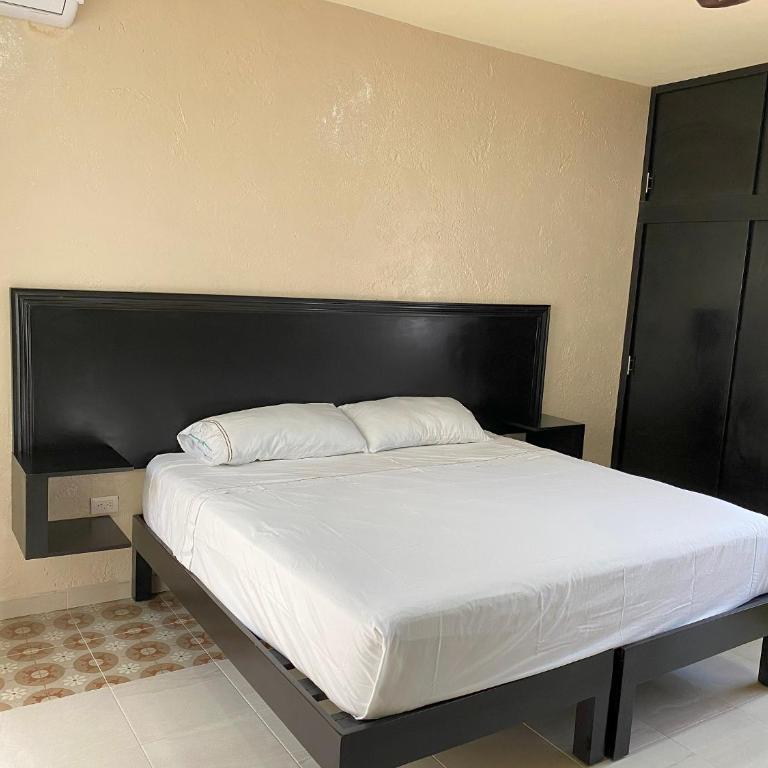 Hospedaje Dzipil - Double Room with Private Bathroom - 13