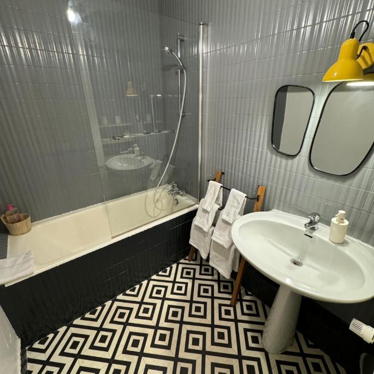 Studio- avec parking- proche Cathedrale - Appartamento con 1 Camera da Letto - 19