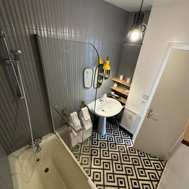 Studio- avec parking- proche Cathedrale - Appartamento con 1 Camera da Letto - 20