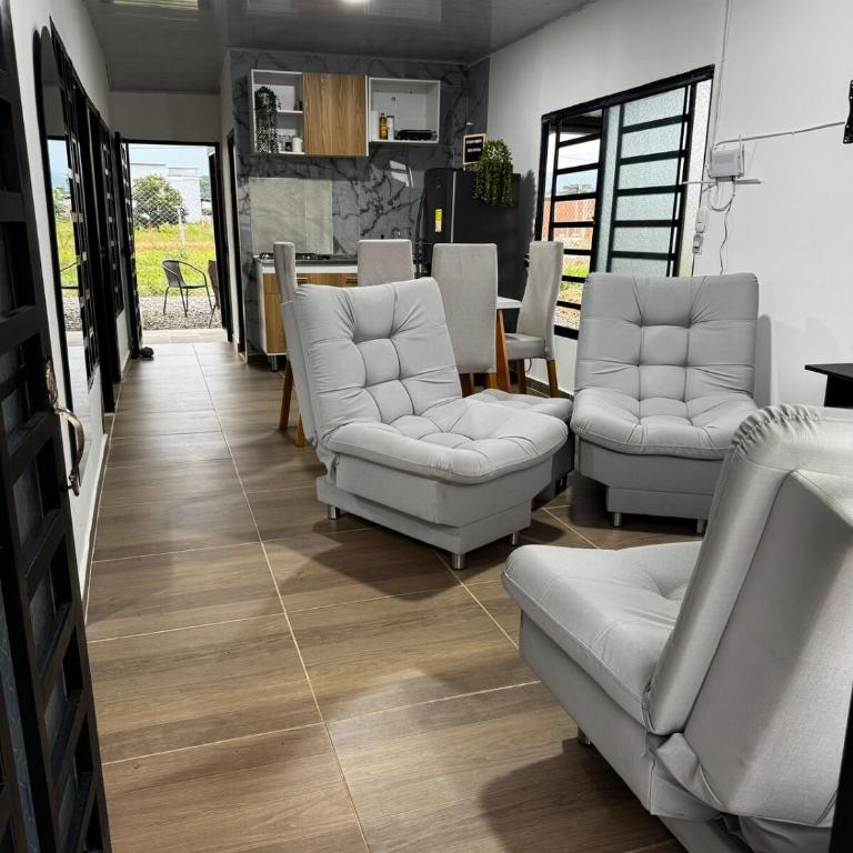 Casa con Parrilla y Espacios al Aire Libre - Casa de 3 dormitorios - 6