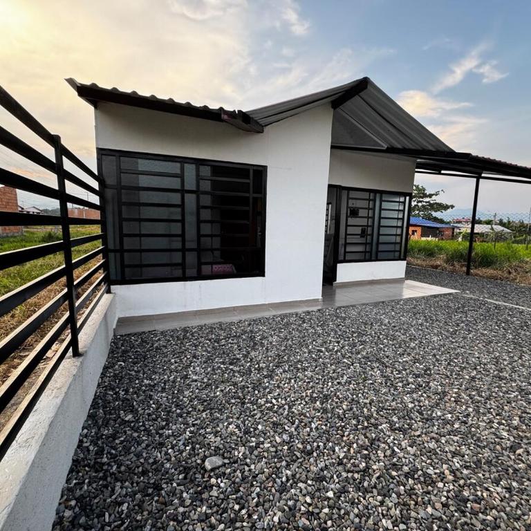 Casa con Parrilla y Espacios al Aire Libre - Casa de 3 dormitorios - 4