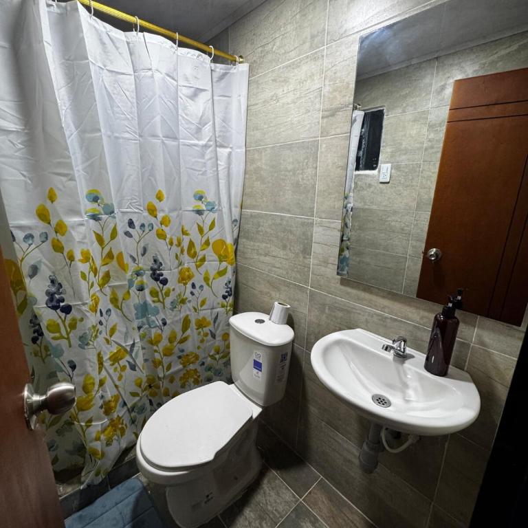 Casa con Parrilla y Espacios al Aire Libre - Casa de 3 dormitorios - 21