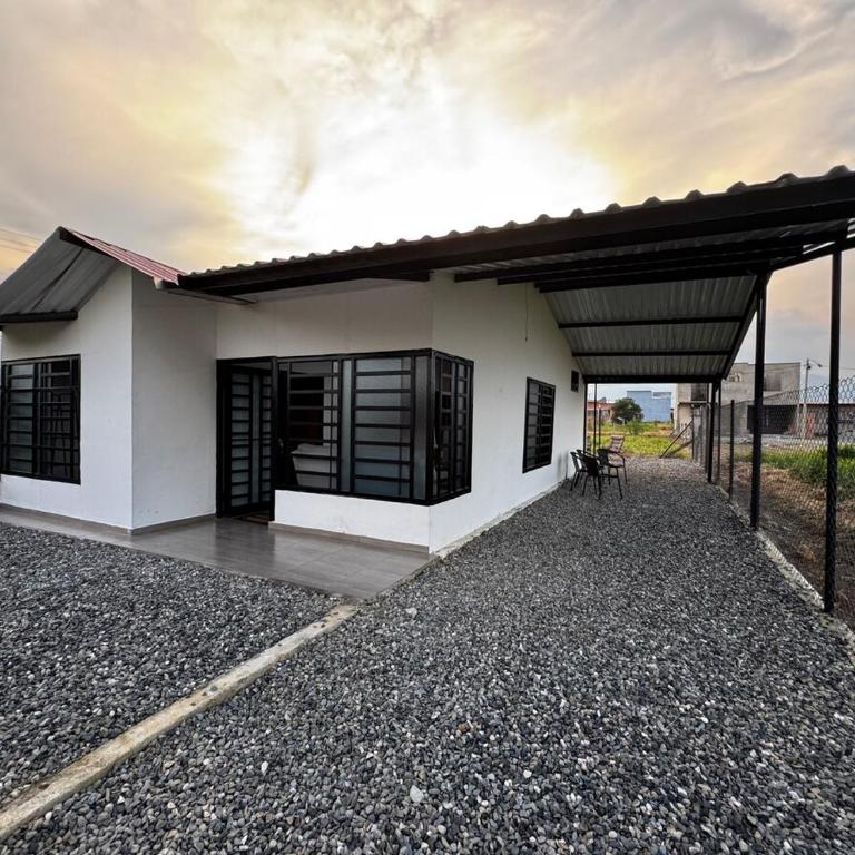Casa con Parrilla y Espacios al Aire Libre - Casa de 3 dormitorios - 3