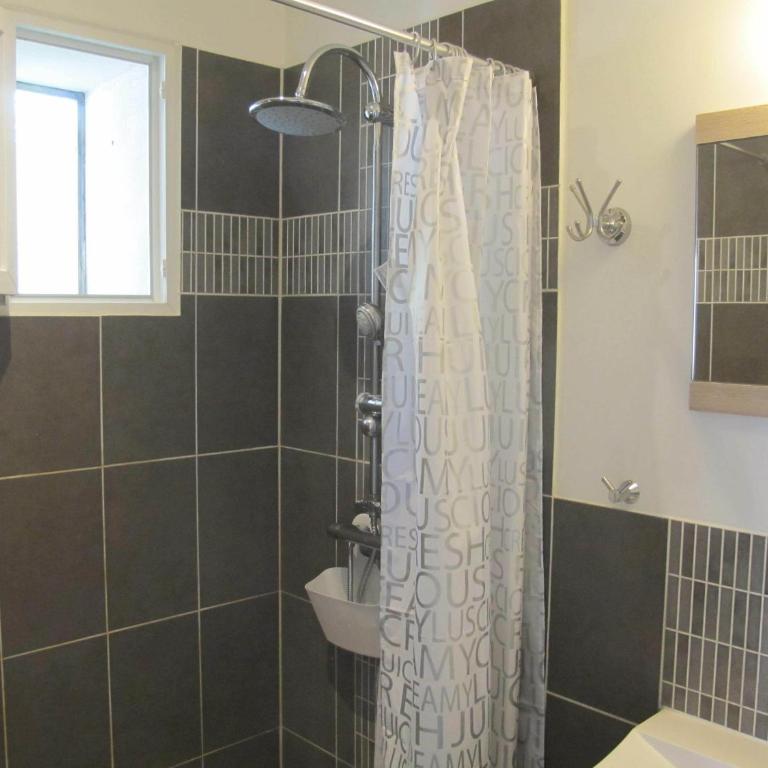 Lou Cardalines - Chambre Lits Jumeaux avec Douche - 5
