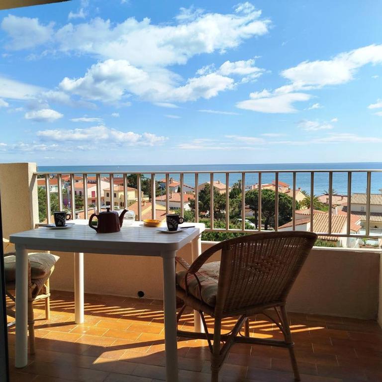 T2 face mer avec parking à deux pas de la plage et des commerces -4GAL502 - Apartment mit Meerblick - 1