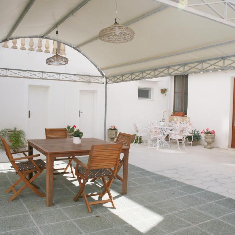 Eden Garden-Historic Big House Near Sea, Gallipoli - Three-Bedroom House - 17