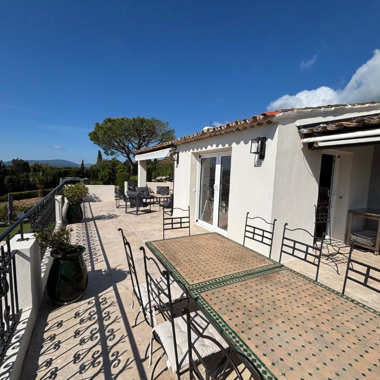 "La Chantyviere" Villa vue Exceptionnelle 180 degrés sur Golf Tropez, accès plage privée - Villa con piscina privada - 14