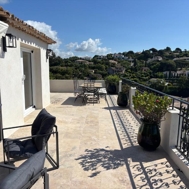 "La Chantyviere" Villa vue Exceptionnelle 180 degrés sur Golf Tropez, accès plage privée - Villa con piscina privada - 11