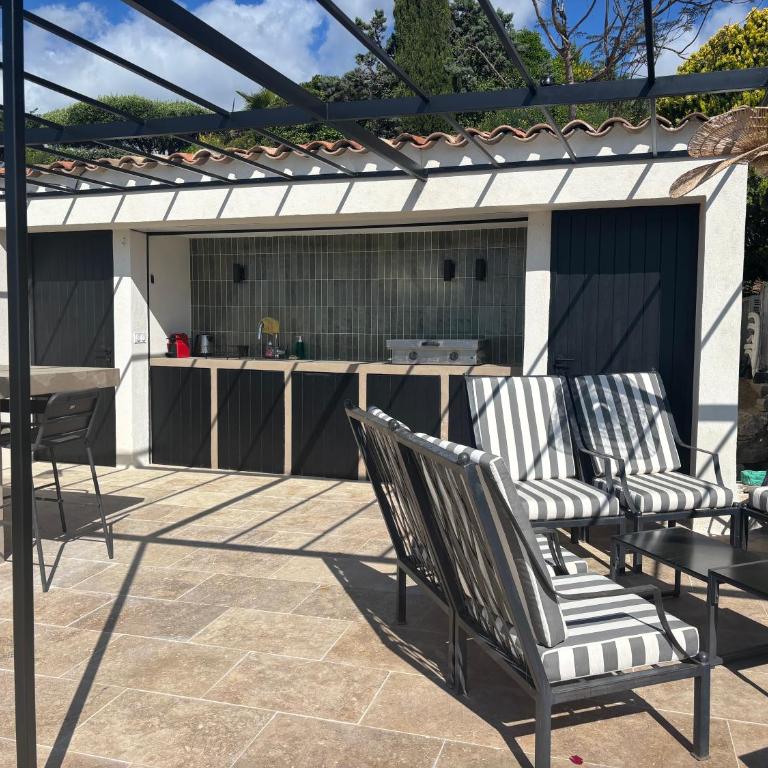 "La Chantyviere" Villa vue Exceptionnelle 180 degrés sur Golf Tropez, accès plage privée - Villa con piscina privada - 13
