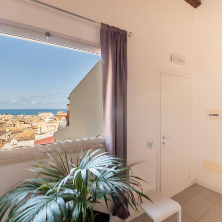 Opera Suite - Deluxe Family Suite - 3