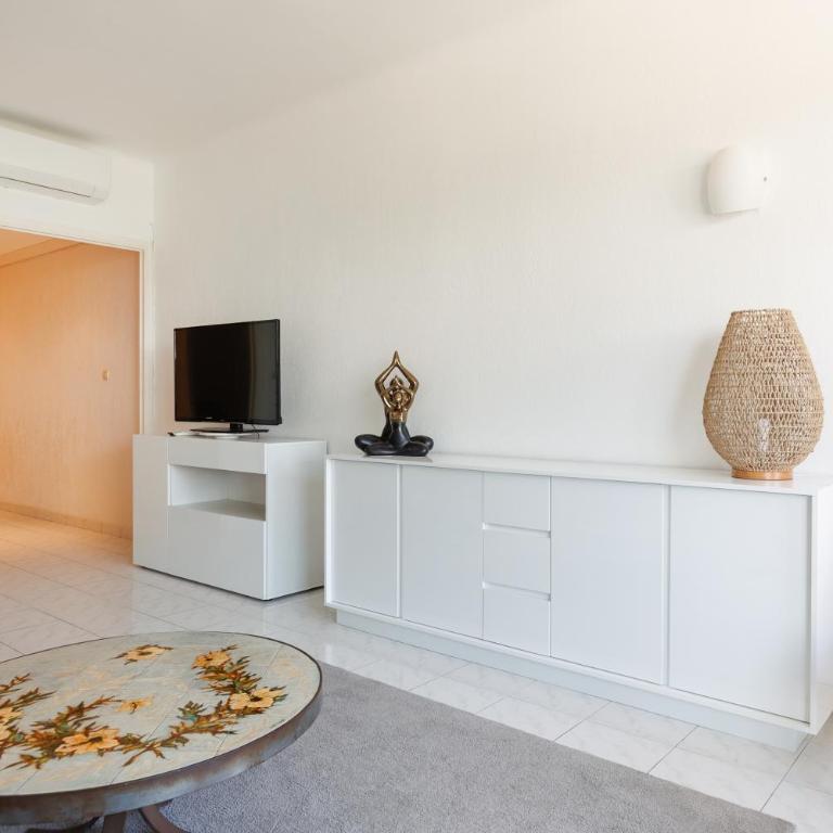 Cannes: Croisette Quartier Martinez - 90m² - Appartement 2 Chambres - 4