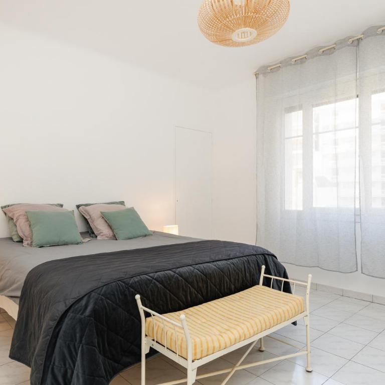 Cannes: Croisette Quartier Martinez - 90m² - Appartement 2 Chambres - 6
