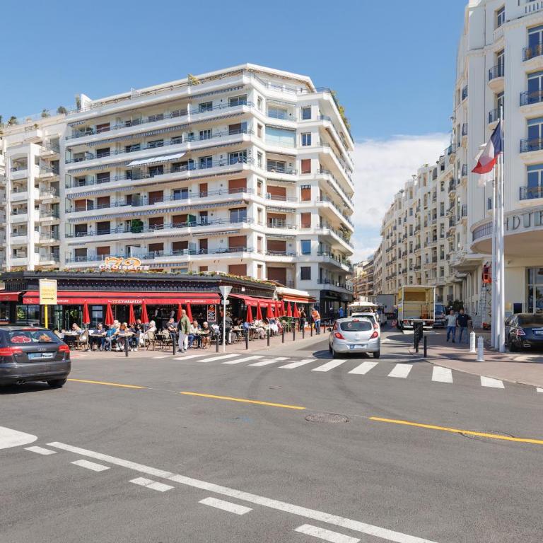 Cannes: Croisette Quartier Martinez - 90m² - Appartement 2 Chambres - 16
