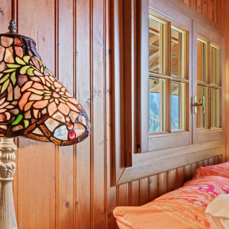 Grand chalet rustique à Gryon, avec vue et cheminée - Chalet - 22