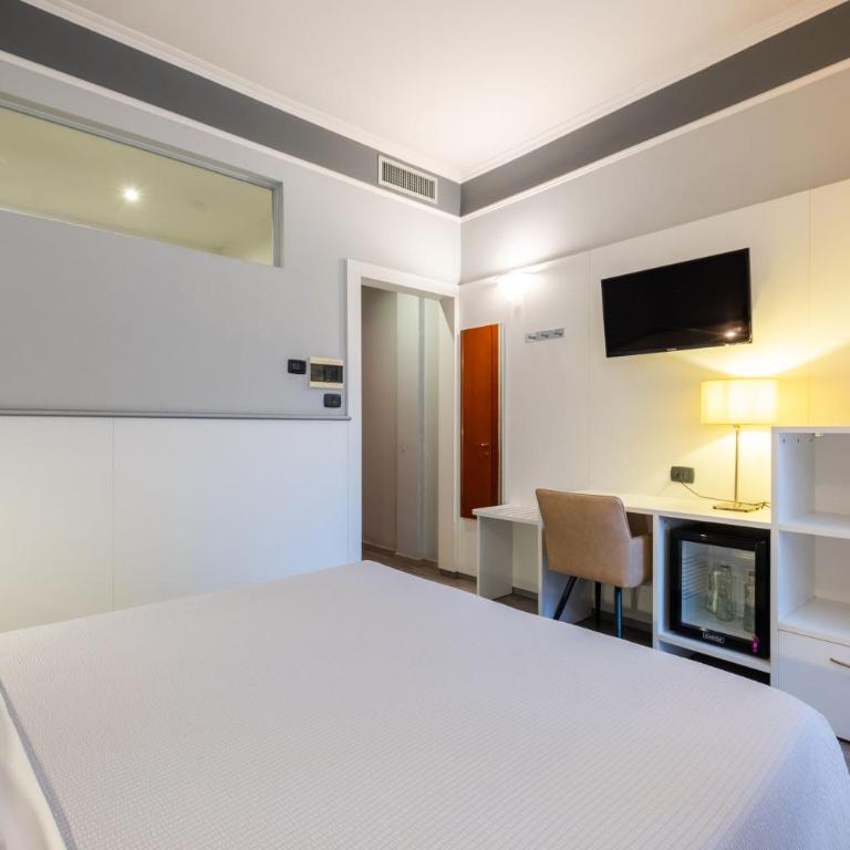 Hotel Italia - Camera Matrimoniale/Doppia con Letti Singoli - 10