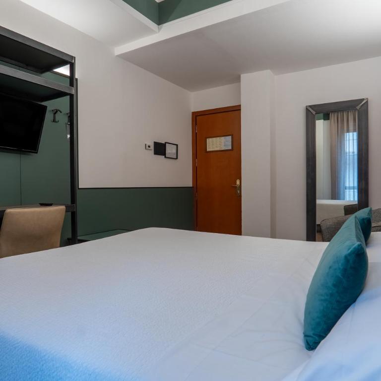 Hotel Italia - Camera Matrimoniale/Doppia con Letti Singoli - 14