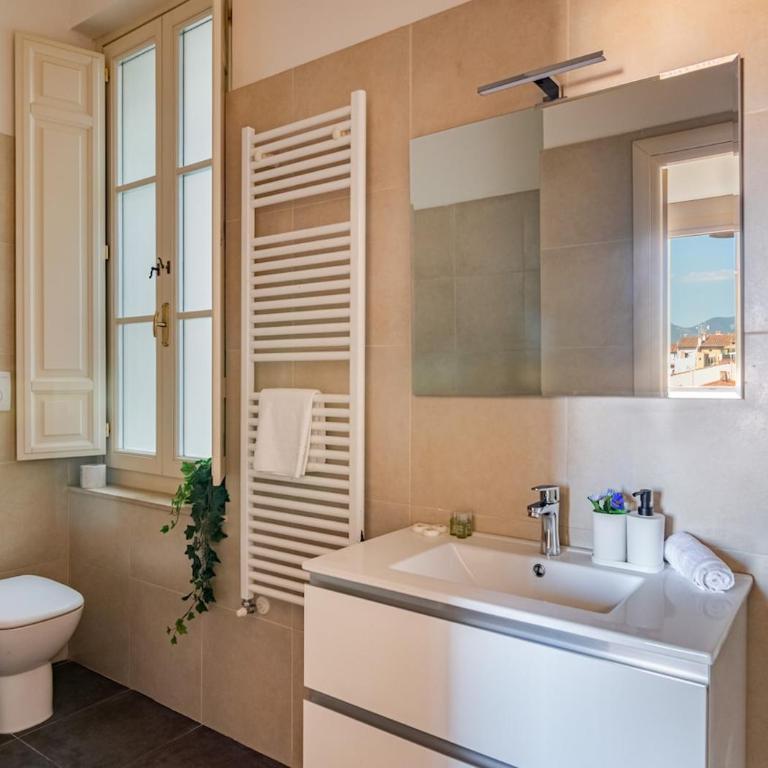 cvr 8- 3 rooms with views - near the Tower - Appartamento con 3 Camere da Letto - 10