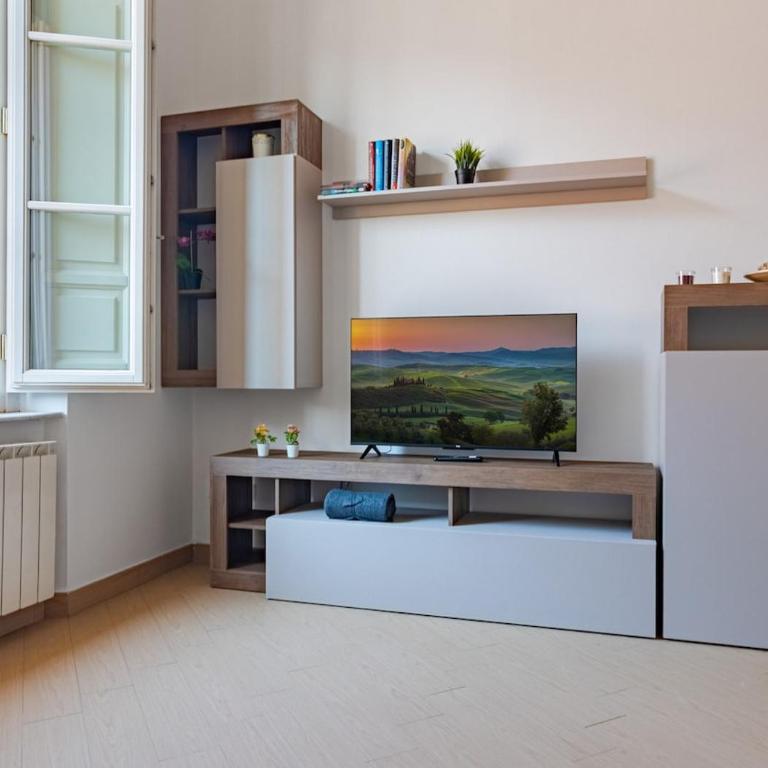cvr 8- 3 rooms with views - near the Tower - Appartamento con 3 Camere da Letto - 29