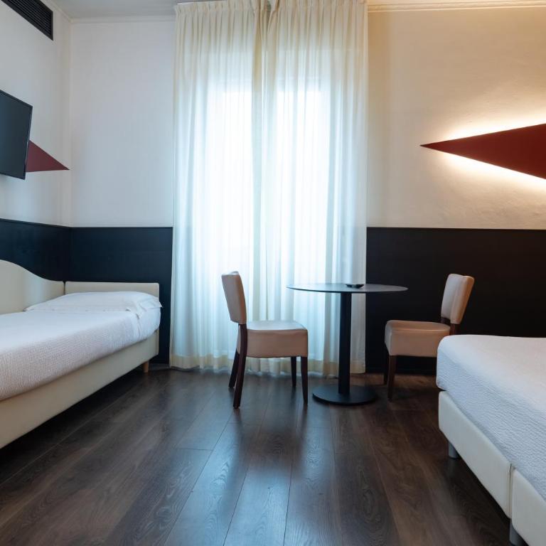Hotel Italia - Camera Tripla - 1