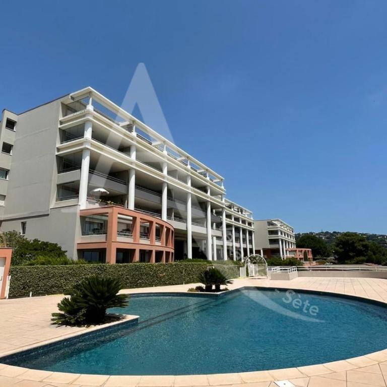 Sur les hauteurs, T4 avec clim, wifi, parking et piescine - Apartment mit Balkon - 20