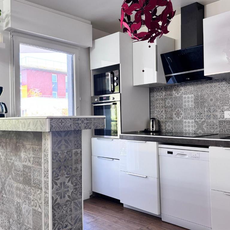 FRUITIERS2 - Bright 3 BR 15' away from the center of Paris - Three-Bedroom Apartment - 12