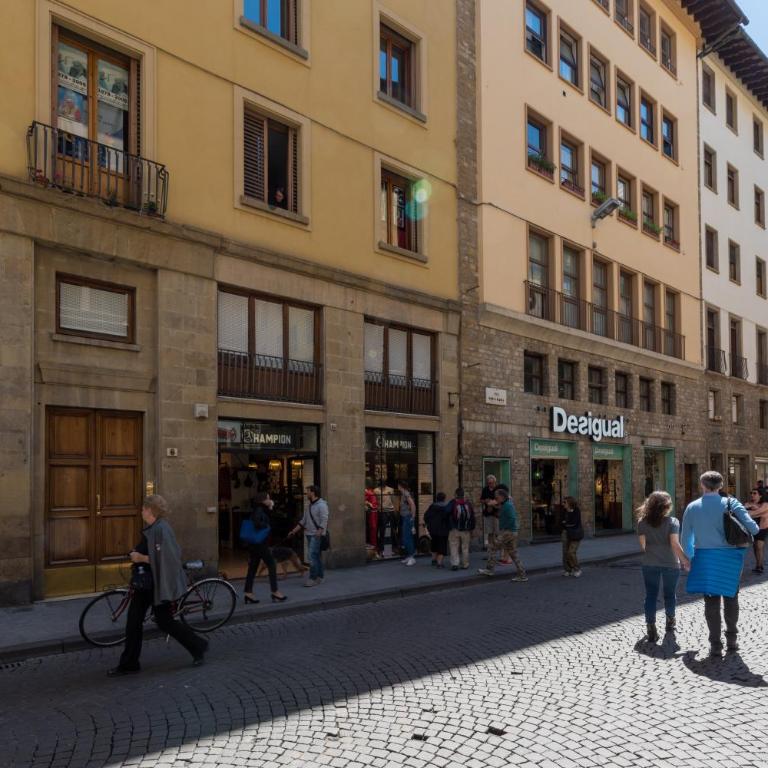 Firenze Rentals Ponte Vecchio Flat - One-Bedroom Apartment - 28