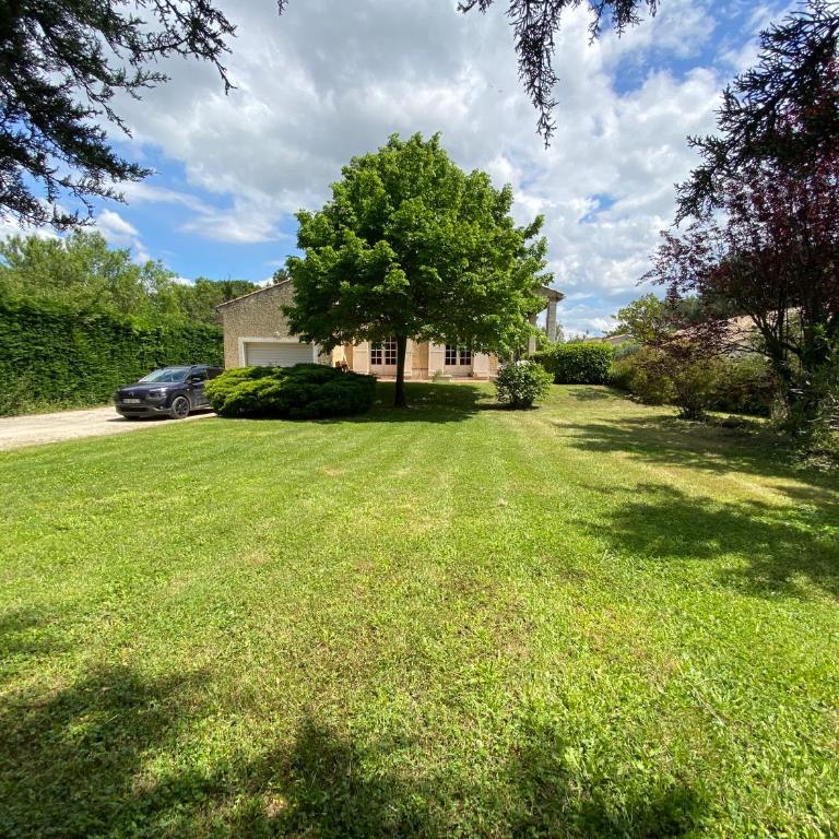 Les Mourguettes maison familiale avec piscine et garage sur 2000 m2 de terrain en campagne - Maison 7 Chambres - 12