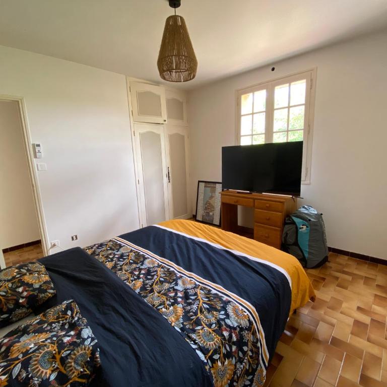 Les Mourguettes maison familiale avec piscine et garage sur 2000 m2 de terrain en campagne - Maison 7 Chambres - 34