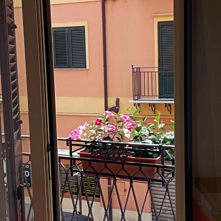 Archimede Rooms - Camera Matrimoniale con Balcone - 4