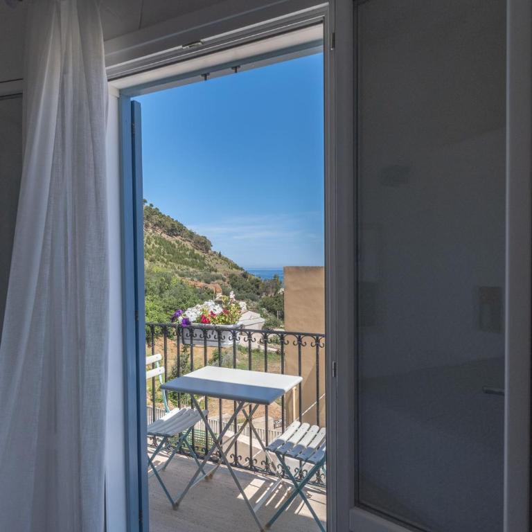 Tannur B&B - Double Room with Balcony and Sea View - 7