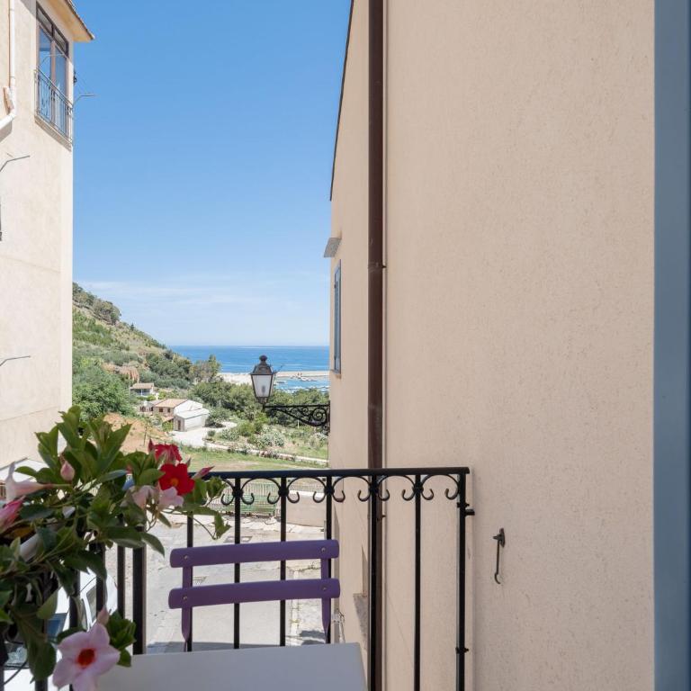 Tannur B&B - Family Room with Balcony and Partial Sea View - 7