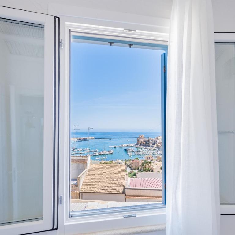 Tannur B&B - Double Room with French Bed with Balcony and Sea View - 9