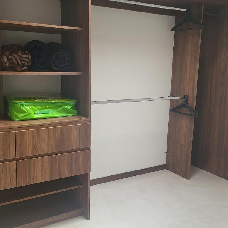 Casa cerca todo en Zapopan ! - Four-Bedroom House - 4