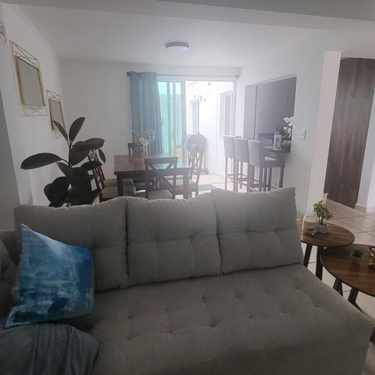Casa cerca todo en Zapopan ! - Four-Bedroom House - 23