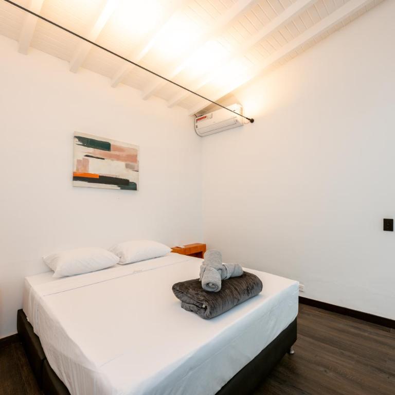 5BR Poblado Villa close to Lleras Jacuzzi Cinema AC - Villa - 5
