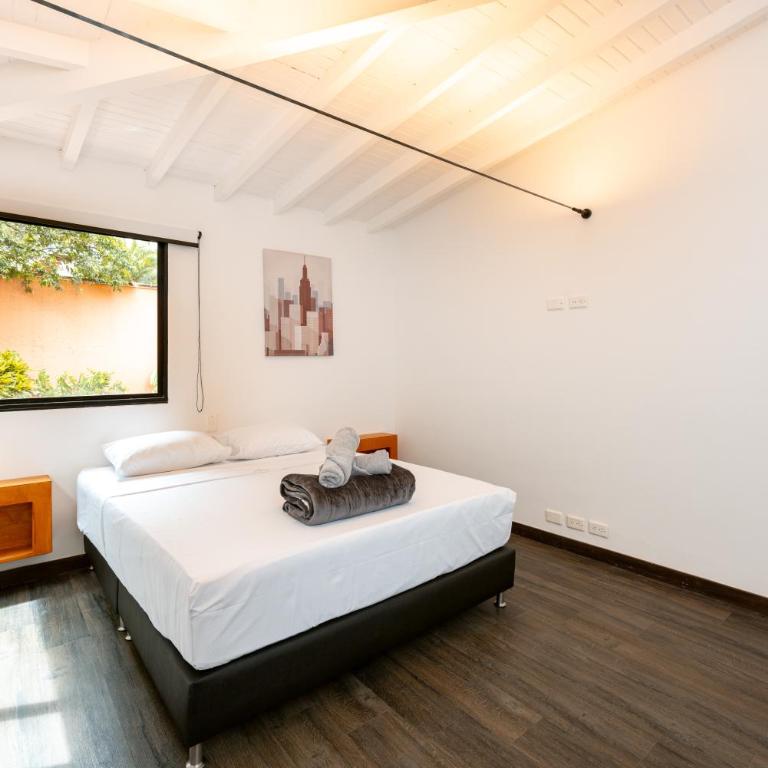 5BR Poblado Villa close to Lleras Jacuzzi Cinema AC - Villa - 10