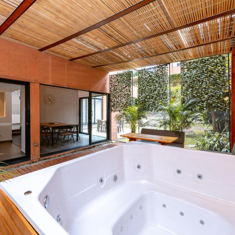 5BR Poblado Villa close to Lleras Jacuzzi Cinema AC - Villa - 24