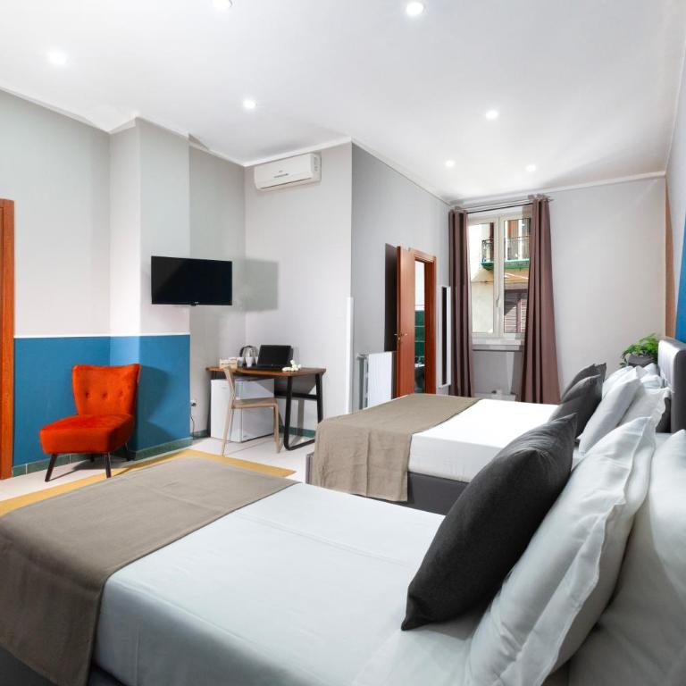 ROYAL ROOMS STATION NAPOLI - Camera Familiare con Bagno Privato - 11