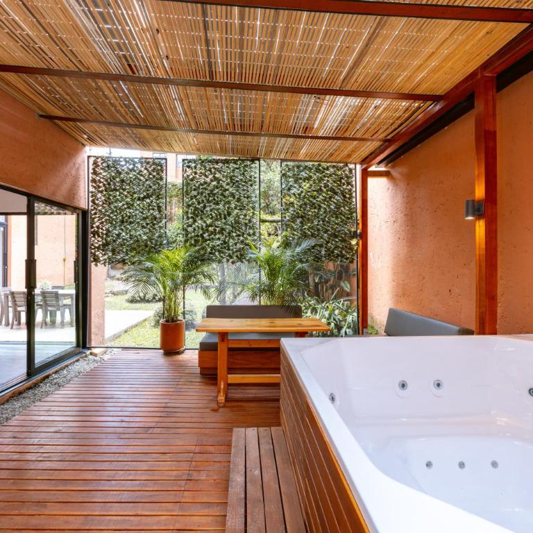 5BR Poblado Villa close to Lleras Jacuzzi Cinema AC - Villa - 70
