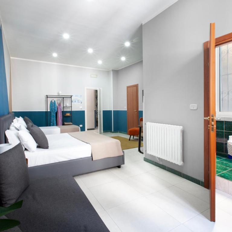 ROYAL ROOMS STATION NAPOLI - Camera Familiare con Bagno Privato - 13