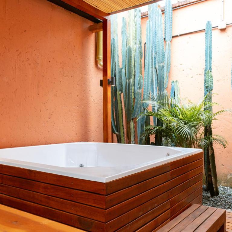 5BR Poblado Villa close to Lleras Jacuzzi Cinema AC - Villa - 80