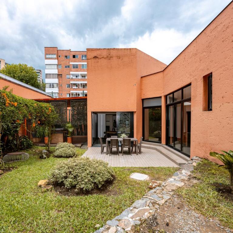 5BR Poblado Villa close to Lleras Jacuzzi Cinema AC - Villa - 86