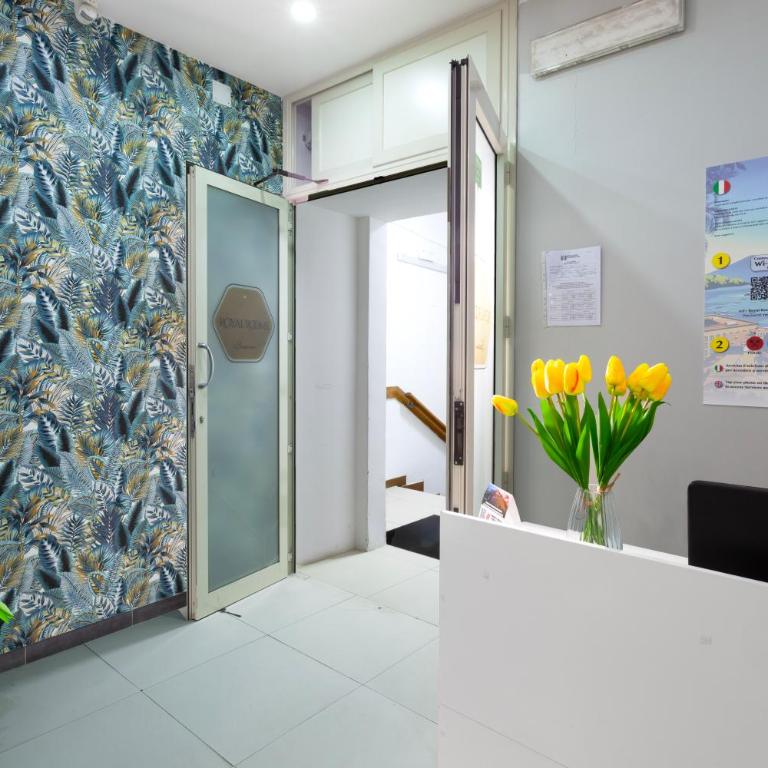 ROYAL ROOMS STATION NAPOLI - Camera Familiare con Bagno Privato - 15