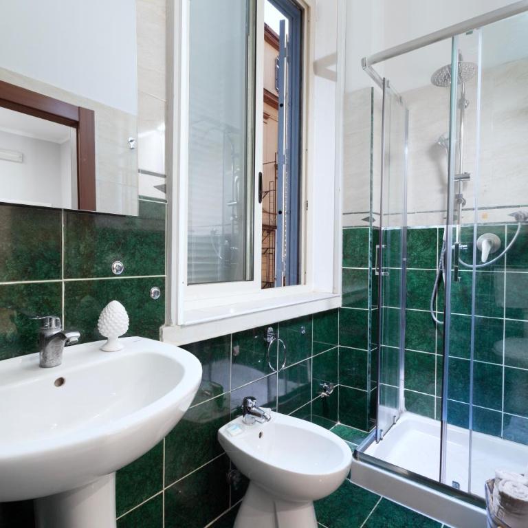 ROYAL ROOMS STATION NAPOLI - Camera Quadrupla con Bagno Privato - 17