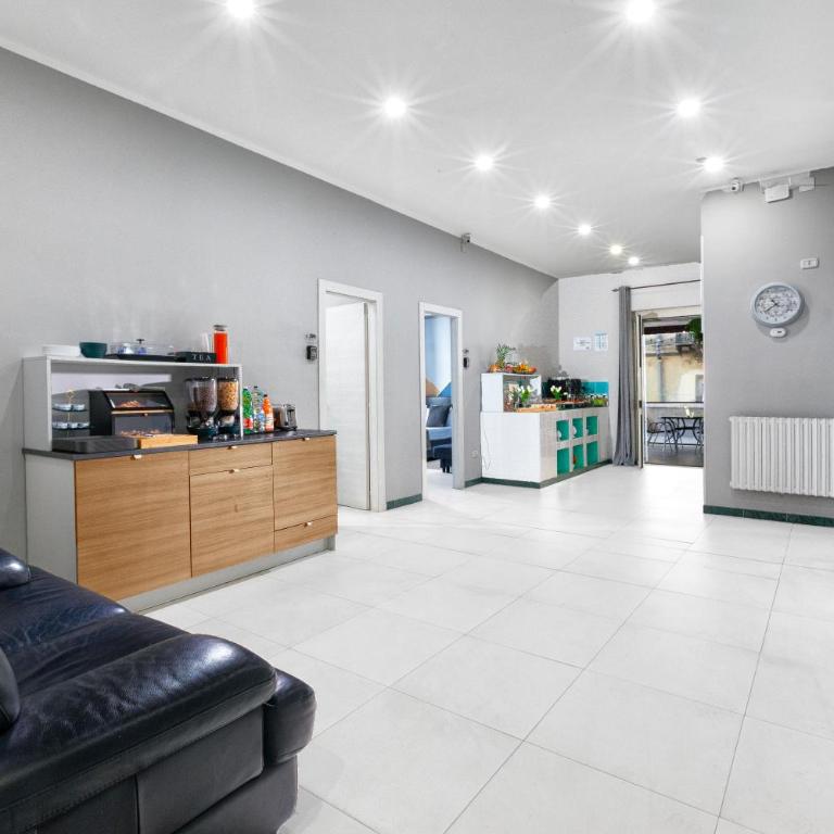 ROYAL ROOMS STATION NAPOLI - Camera Familiare con Bagno Privato - 20