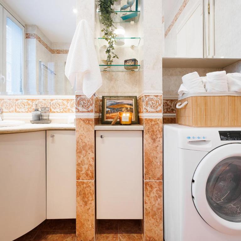 Colored Happiness 115m2 with Balcony Old Town - Three-Bedroom Premium Apartment with Balcony - 15