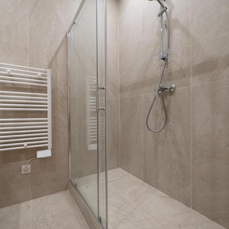 CIA - Duplex in Heart of Paris - Two-Bedroom Deluxe Apartment - 10