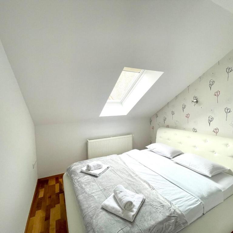 Engadin Beautiful 2BDR Apt - Two-Bedroom Apartment - 9